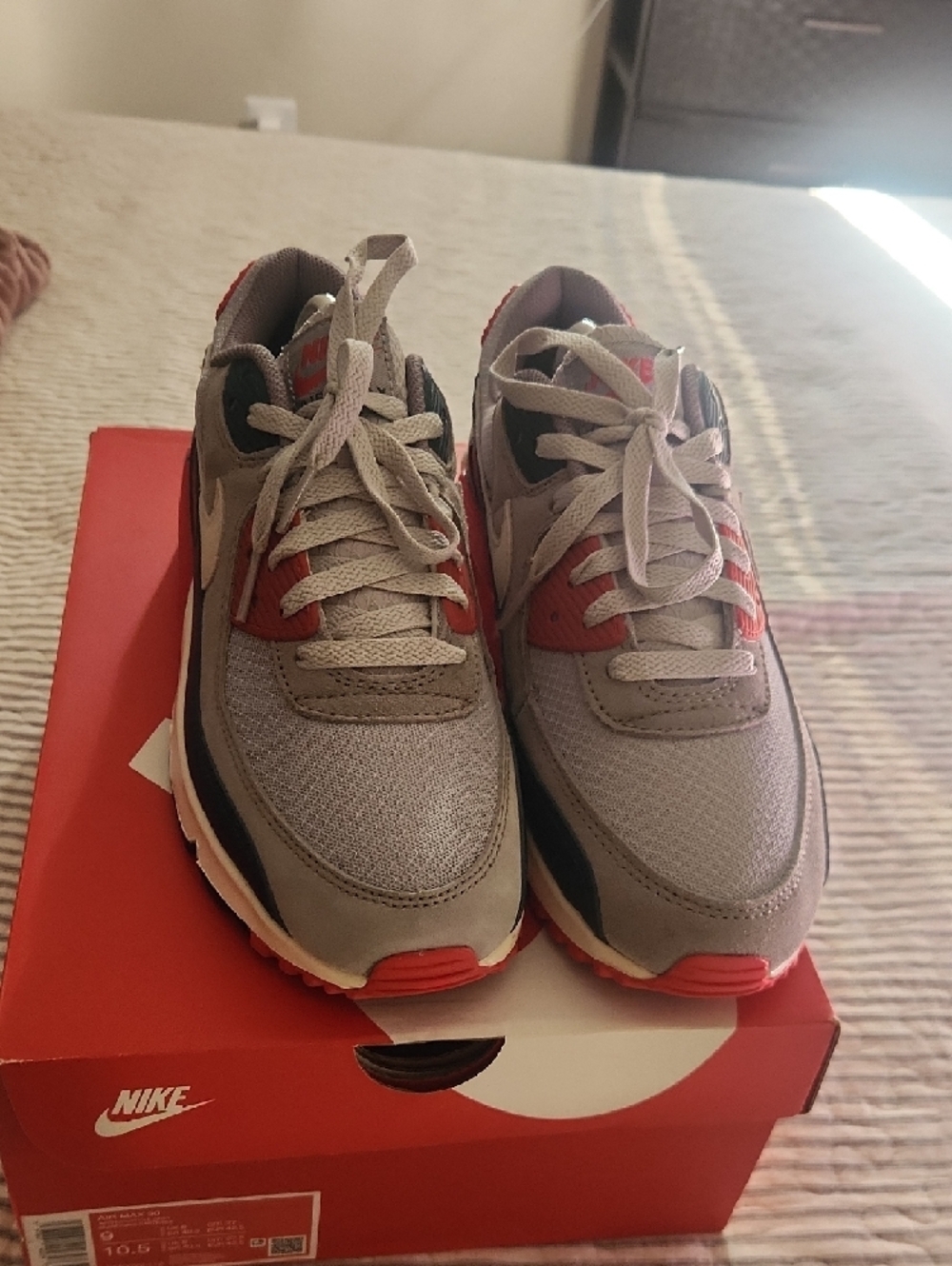 Nike Air Max in Grey, Red and Coral - Picture 4 of 11